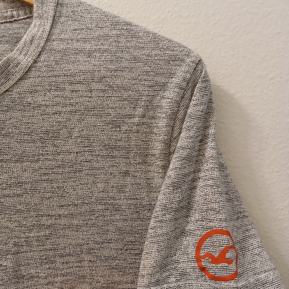 Hollister T Shirt Men's Small California Logo Gray with Navy & Red Letters EUC - Picture 6 of 9